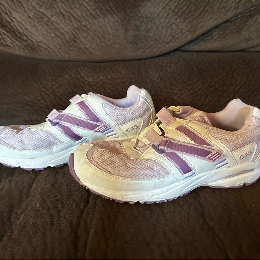 New Balance Abzorb 648 Purple and White Athletic Shoes, women’s size 6